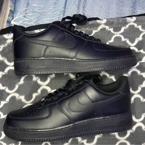 Nike Triple Black Sneakers